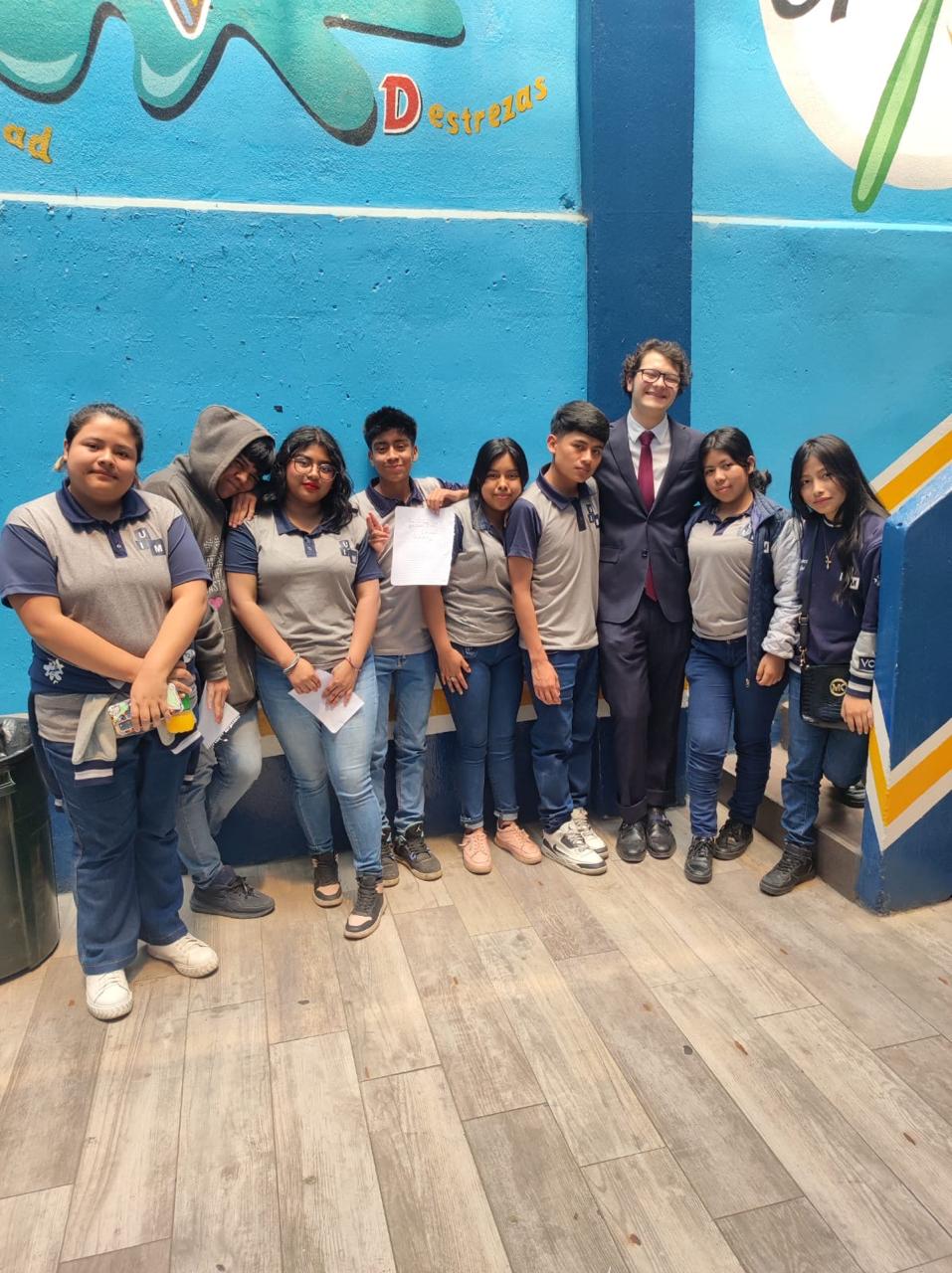 Estudiantes durante una clase en San Juan Sacatepéquez, marzo de 2024