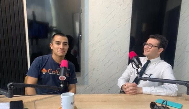 Fotografía de Entrevista radial sobre La guerra y el individuo
